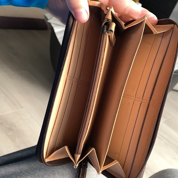 COACH ZIP AROUND WALLET - Picture 4 of 8